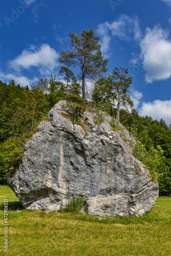 Felsblock - Felsen auf dem Weg zum K  nigssee