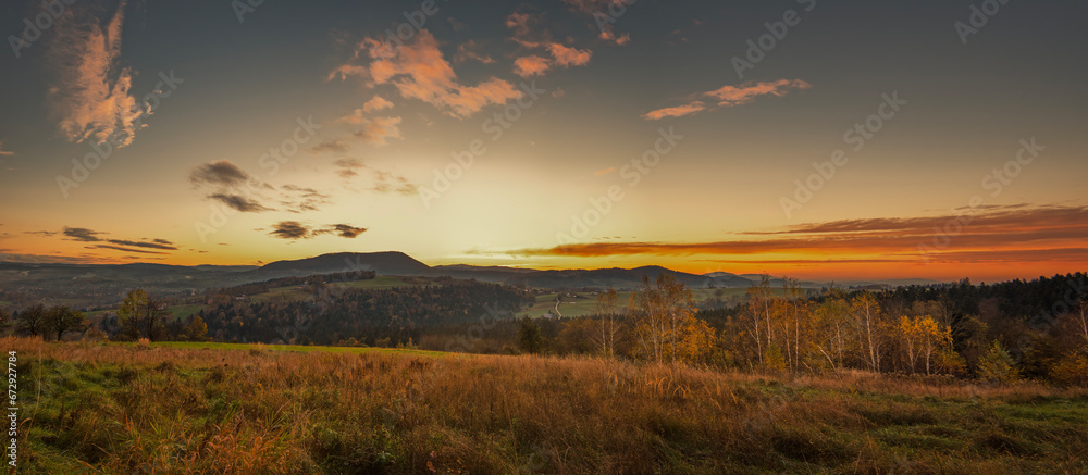 Obraz premium sunset in the mountains