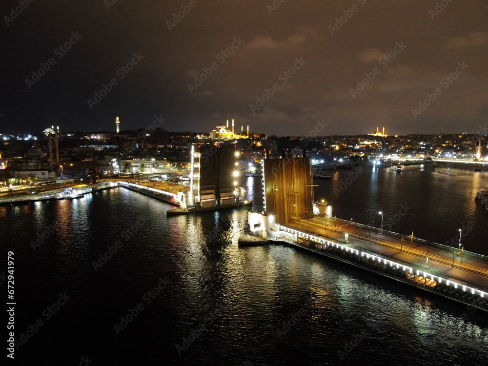 Fototapeta premium defaultThe Galata Bridge spans the Golden Horn. evening Galata Bridge istanbul turkey