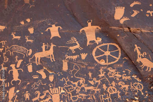 Принти на полотні Petroglyphs at Newspaper Rock State Historic Monument, Utah