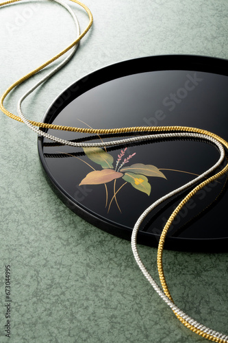 漆器のお盆を使った和風イメージ