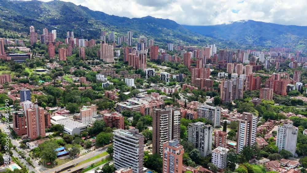 Video aéreo realizado con drone por el sector de El Poblado en Medellín, Colombia. Video aéreo realizado con drone por el sector de El Poblado en Medellín, Colombia.