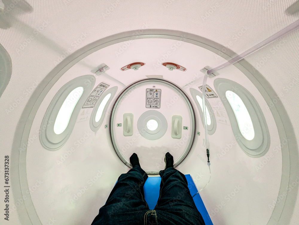 Foto Hyperbaric Oxygen Chamber Treatment