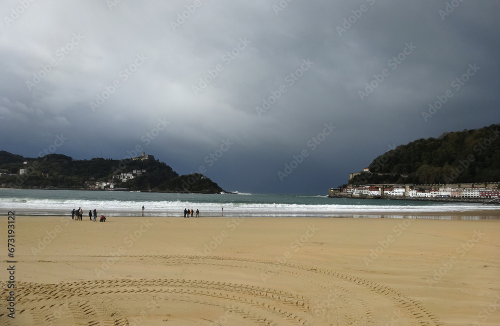 Obraz premium La concha beach in San Sebastian Spain,temporary storm in autumn