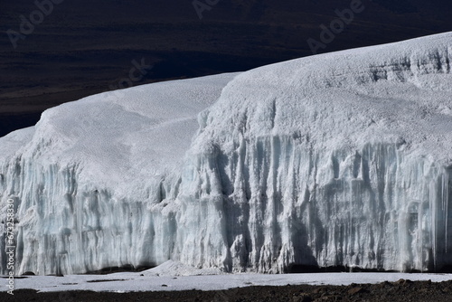 Obraz na plátně The glaciars of Uhuru Peak at the top of Mount Kilimanjaro in Tanzania, Africa