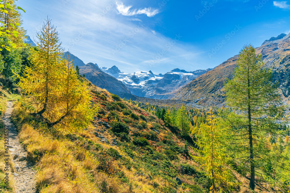 Wanderweg im herbstlichen Val Roseg, Pontresina, Engadin, Kanton Graubünden, Schweiz, Wanderweg im herbstlichen Val Roseg, Pontresina, Engadin, Kanton Graubünden, Schweiz,