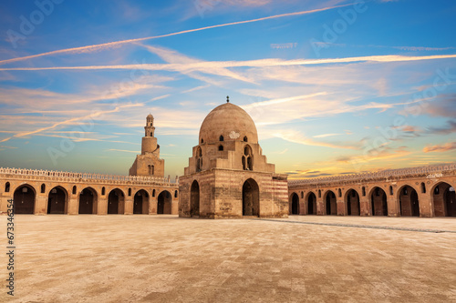 Obraz na płótnie Popular tourist place of Cairo, Mosque of Ibn Tulun inner yard view, Egypt w salonie
