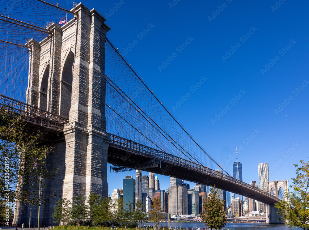 The Brooklyn bridge with Manhattan downtown in background