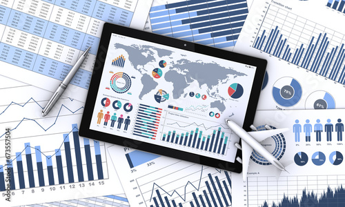 ビジネスタブレットと海外展開をイメージするグッズ、グローバル戦略イメージ