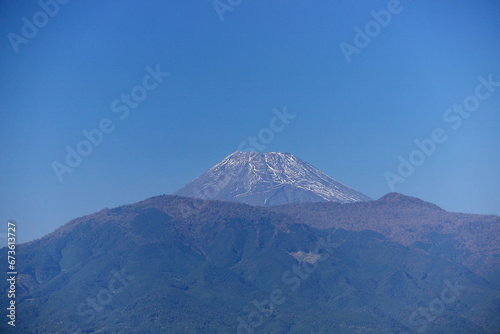 秋の富士山の眺める風景