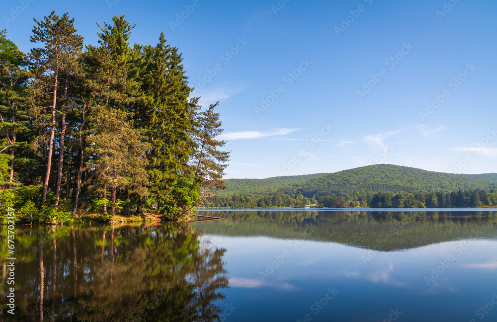 Obraz premium Quaker Lake at Allegany State Park in New York State
