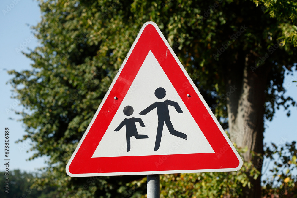 Verkehrsschild Kinder, Gefahrzeichen, Deutschland Verkehrsschild Kinder, Gefahrzeichen, Deutschland