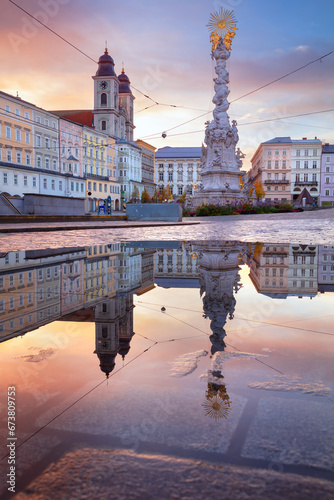 Obraz na płótnie Linz, Austria. Cityscape image of main square of Linz, Austria with reflection of the city skyline at beautiful sunrise. w salonie