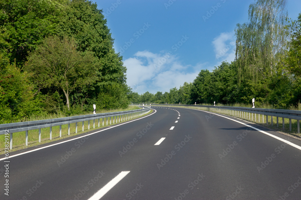 Fototapeta premium Fahrbahn, Bundesstraße 58, B58