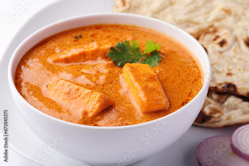 Paneer Butter Masala or Cheese Cottage Curry served with tandoori roti © dshashikant