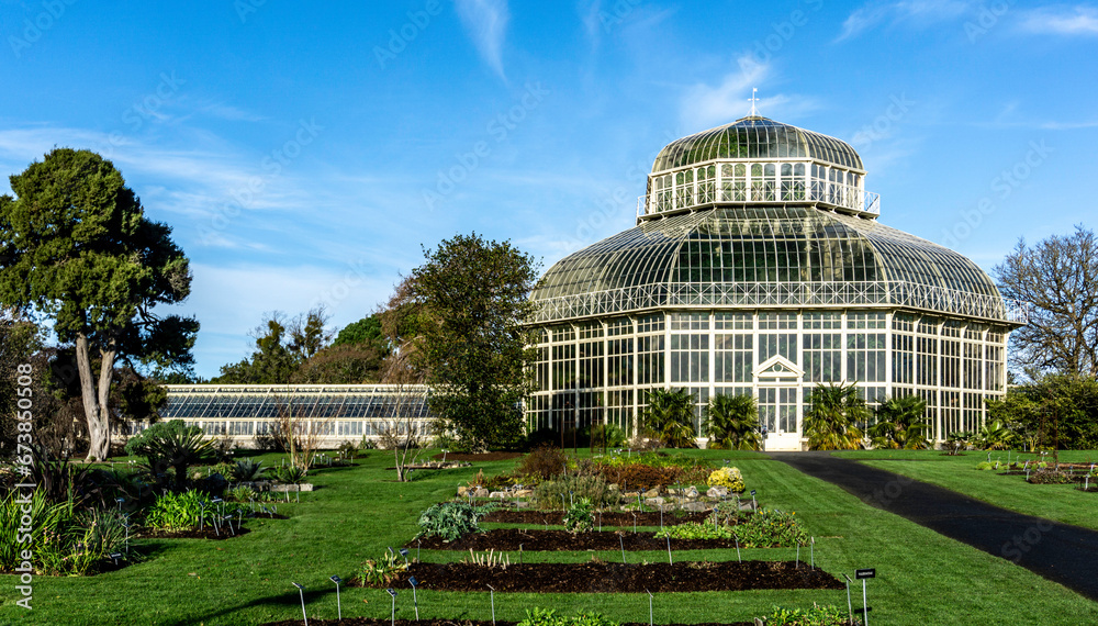Obraz na płótnie The Palm House Greenhouse in the National Botanic Gardens in Dublin, Ireland. Built originally in 1862 and restored by the OPW in 2004 w salonie
