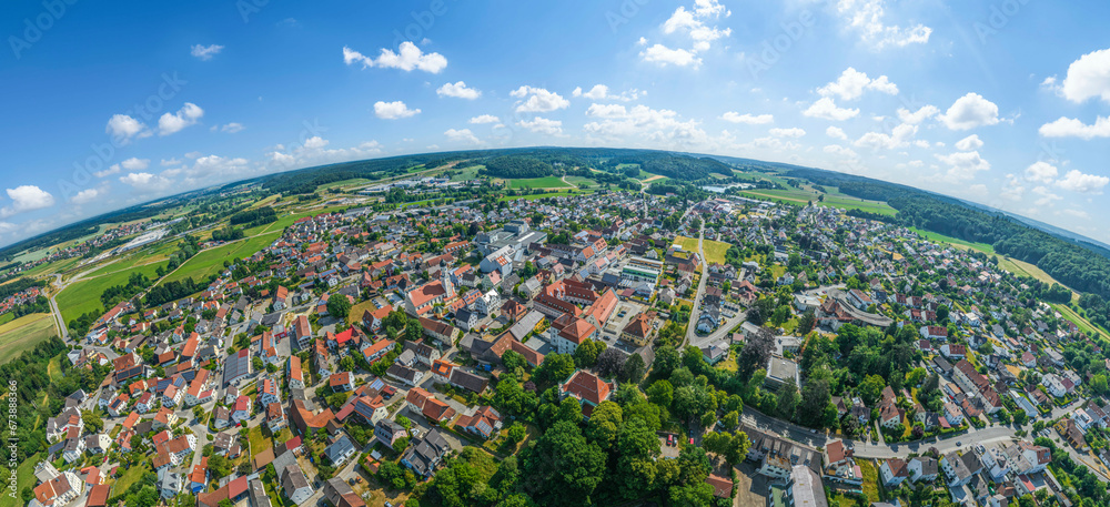 Panoramablick auf Zusmarshausen im idyllischen Zusamtal in Schwaben