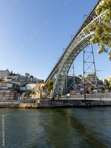 słynny most w Porto w widokiem na stare miasto