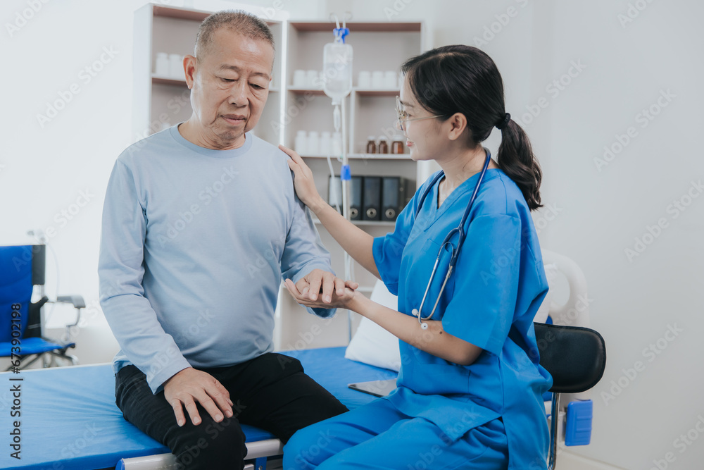 Obraz premium Beautiful Asian female nurse in a nursing uniform talks to a senior patient at the bedside in a hospital or clinic department.