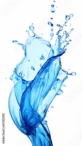 Respingos de água azul em um fundo branco com espaço de cópia
