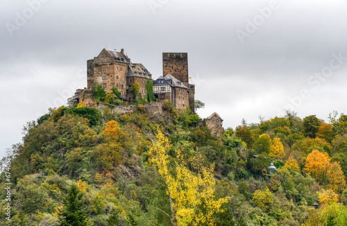 Historische Burg in Oberwesel am Rhein im Herbst