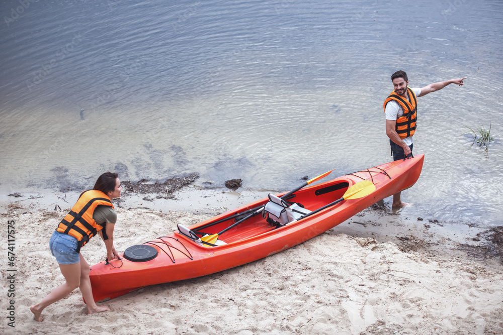 Obraz premium Couple travelling by kayak