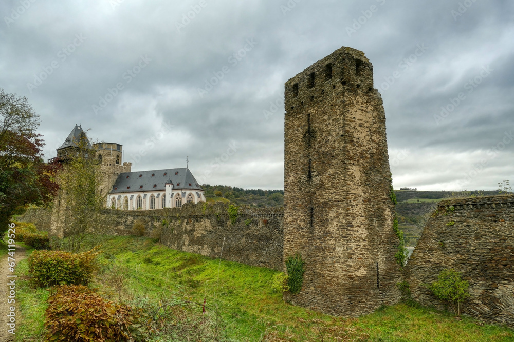 Historische Stadtmauer und zwei Türme in Oberwesel