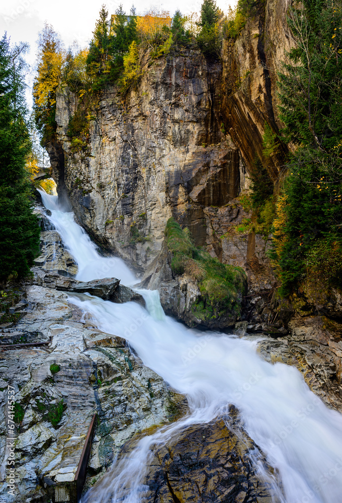 Obraz premium waterfall in the mountains