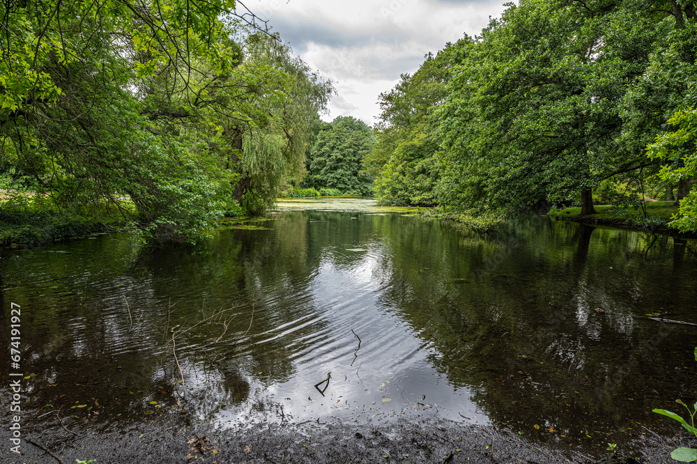Fototapeta premium Leinealtwasser in a Park in Hannover, Germany