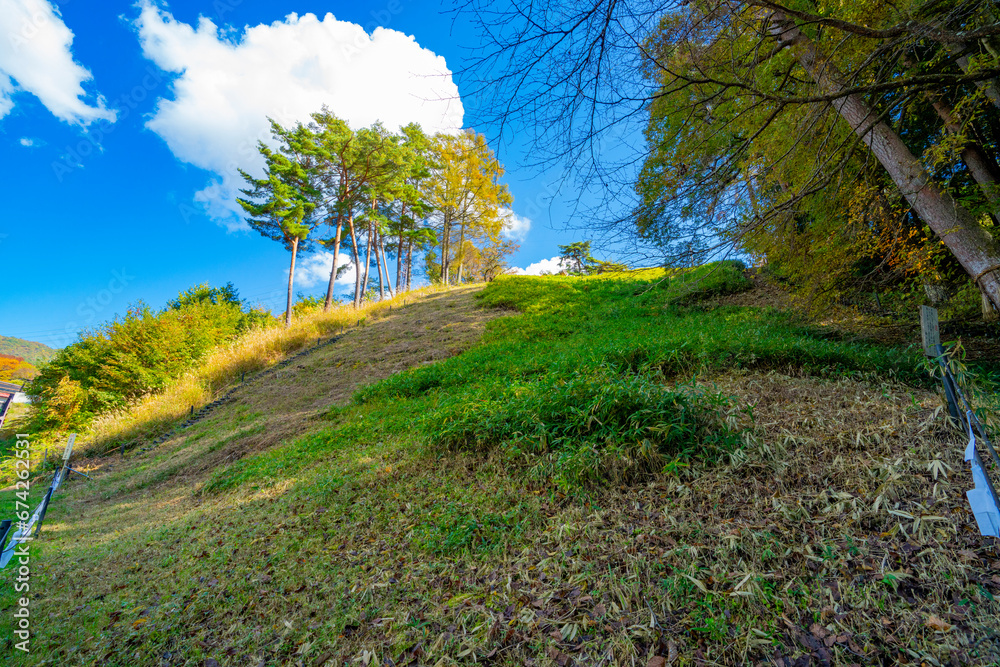Naklejka premium 長野県下諏訪市 諏訪大社下社の御柱木落とし坂