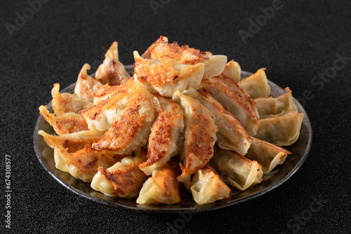焼き餃子　餃子　中華料理　Heaps of gyoza
