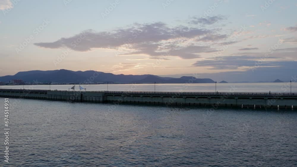 夕暮れの海
