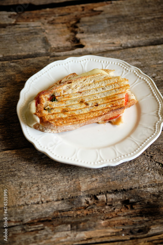 Sandwich with tomato and cheese