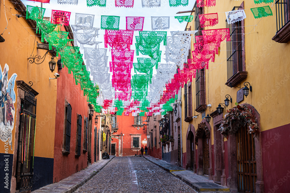 Obraz premium Discovering the colonial style in the city of San Miguel de Allende, Guanajuato, Mexico
