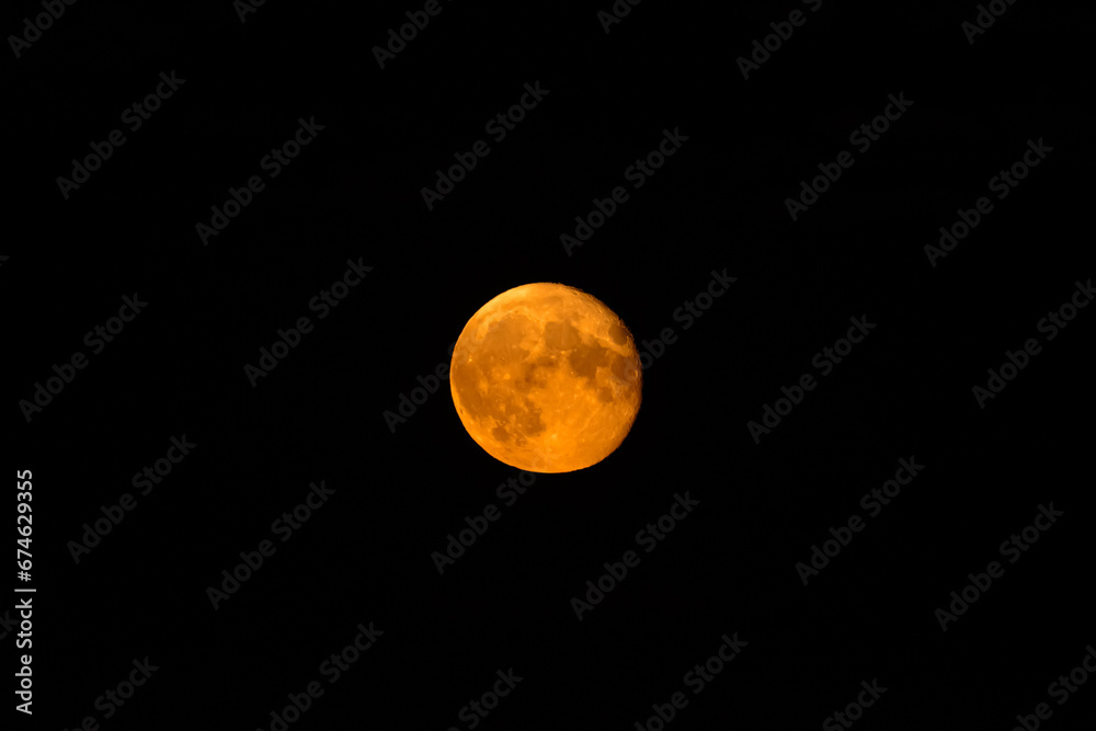 Obraz na płótnie Czerwony superksiężyc w czasie zaćmienie księżyca  w salonie