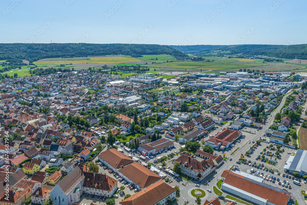 Der Erholungsort Beilngries im oberbayerischen Altmühltal im Luftbild, Blick über die Stadt zur Altmühl