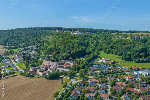 Beilngries im Naturpark Altmühltal von oben, Blick zum Schloss Hirschberg