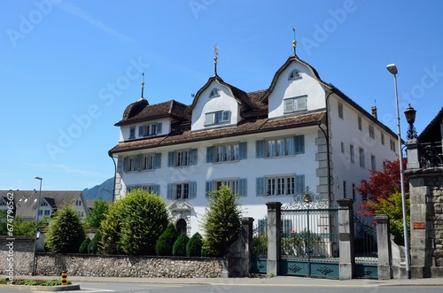 Edificio antiguo en Schwyz, capital del canton de Schwyz en Suiza