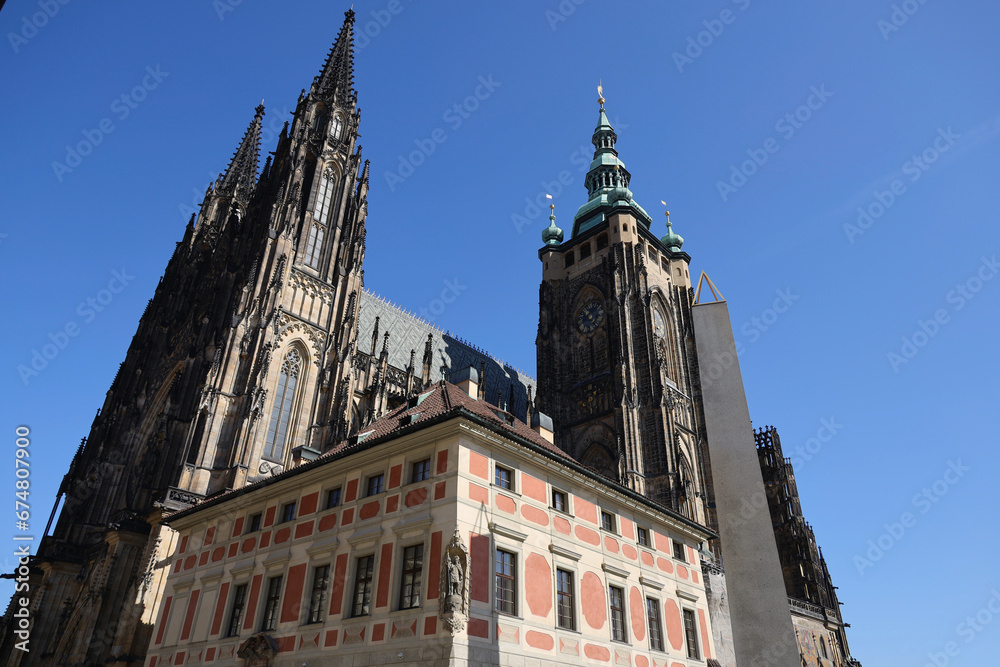 Obraz premium St. Vitus Cathedral, the largest and most majestic church in Prague