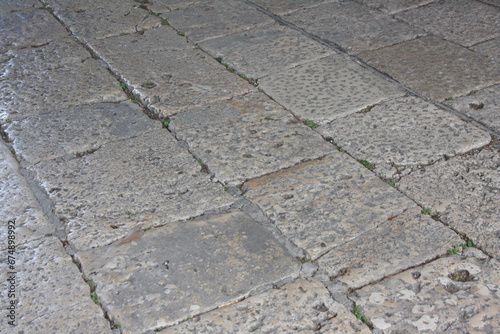 Pavimento in blocchi di marmo 