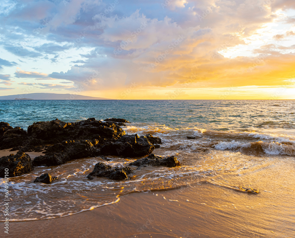 Sunset on Mokapu Beach With Kahoolawe and Molokini In The Distance, Wailea, Maui, Hawaii, USA