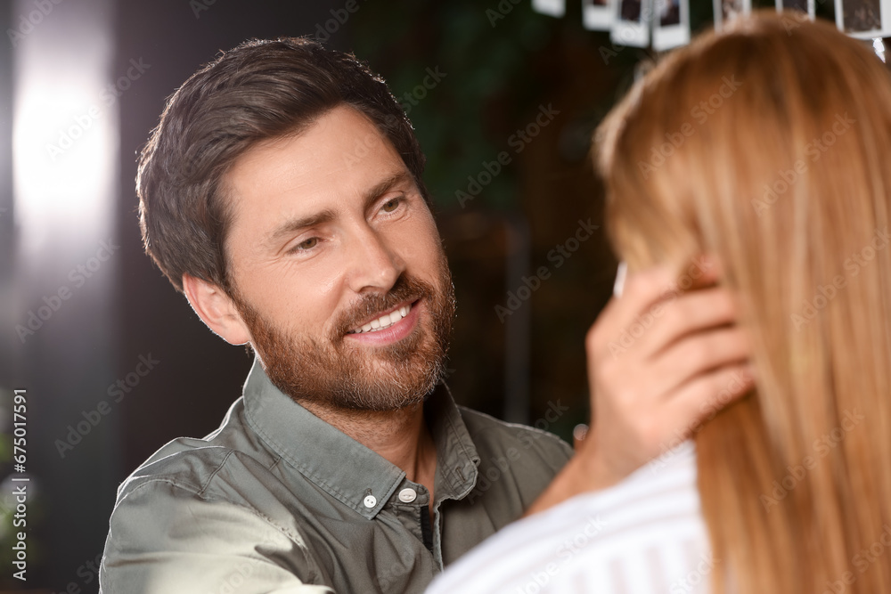 Naklejka premium Romantic date. Lovely couple spending time together indoors