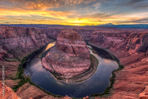 фотографія Breathtaking view of the warm Arizona sunset at the majestic Horseshoe Bend