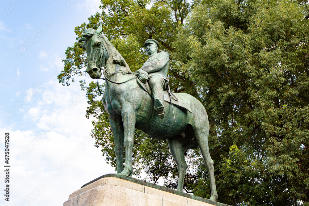Obraz premium 九段坂公園 元帥陸軍大将大山巌像 東京都千代田区