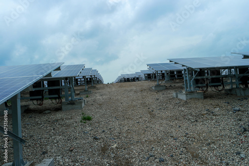 친환경 신재생에너지 태양광발전소의 다양한 시설들 © rokacaptain