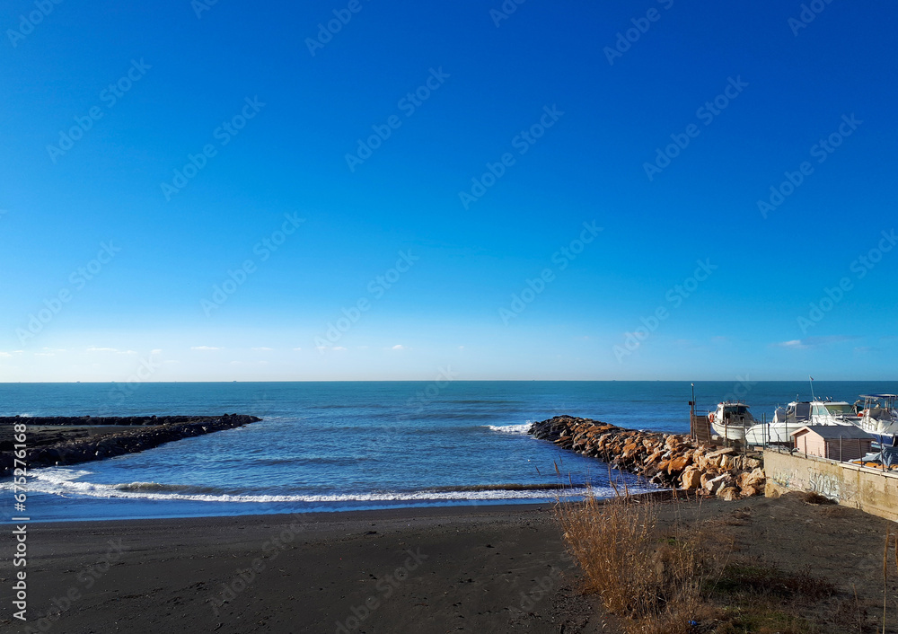 Paesaggio marino con scogli