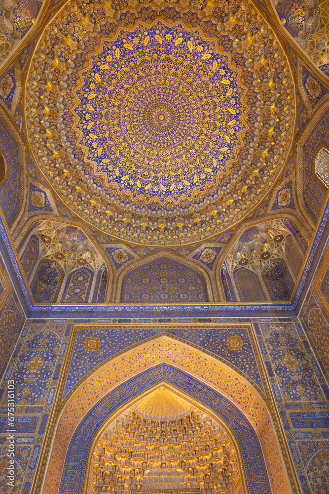 Tilla-Kori-Madrasa, Samarkand, Usbekistan. Detailansicht der vergoldeten Kuppel im Innenraum. 