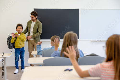 Schilderij op canvas Teacher introducing a new boy to the classmates