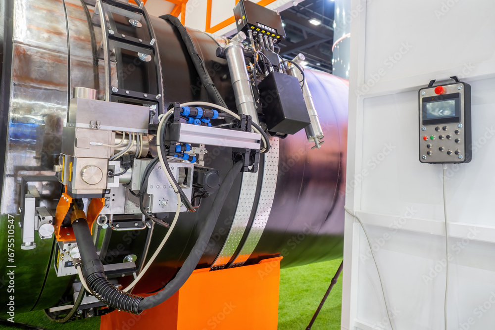 Foto de Automatic pipe welding. Robot for soldering work. Innovations