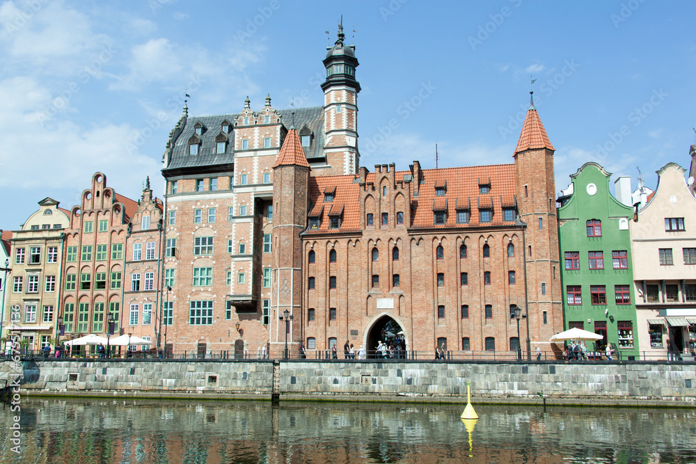 Obraz premium Gdansk Old Town Skyline By Motlawa River